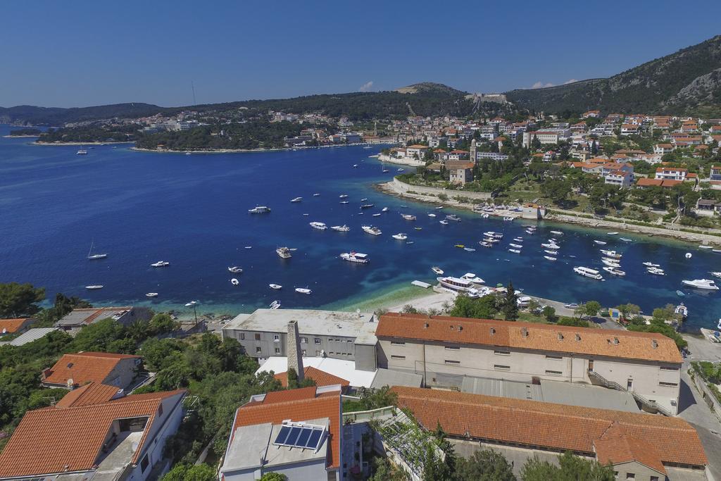 Relaxing Beach Holiday House Hvar Town Exterior photo